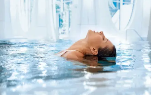 水立方拉格斯泳圈水疗法